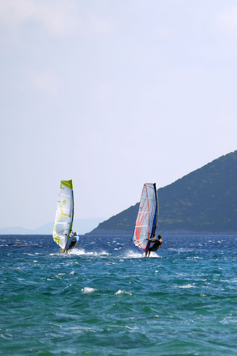 Il Lago di Garda è un'ottima palestra per vela, windsurf, kitesurf, sup, canoa e kayak.